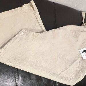 Beige Women's Cropped Pants. Size L. 25” length. NWT.